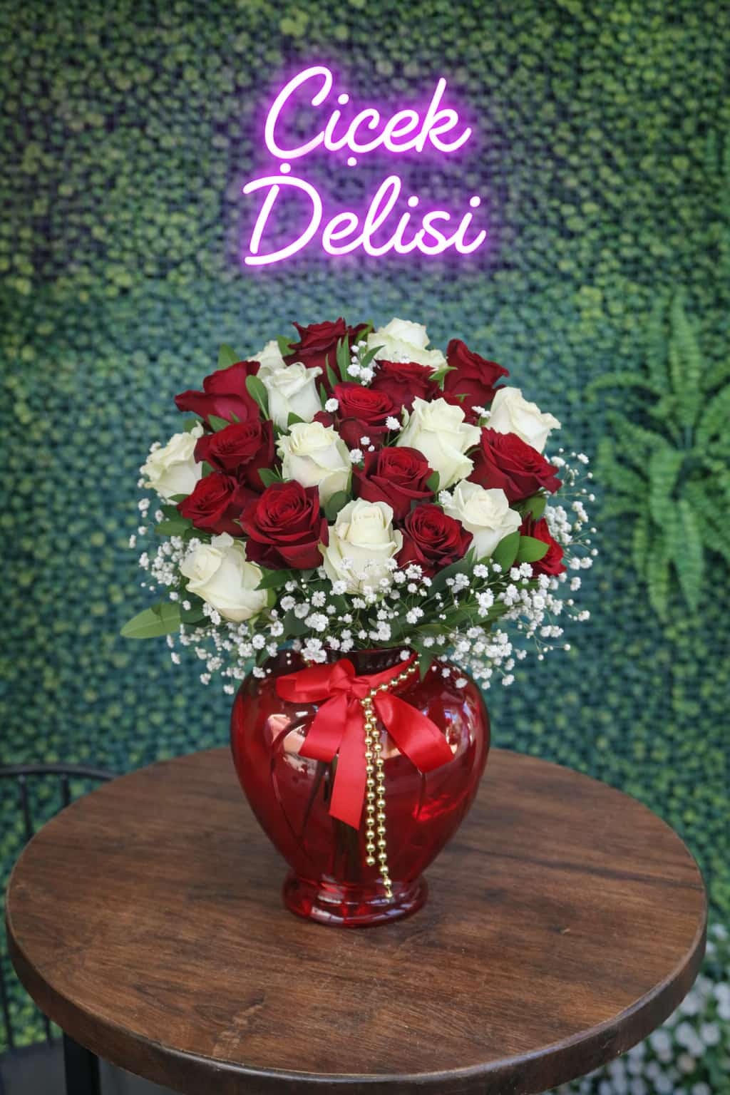 K�rm�z� Beyaz G�l Kalp Vazo